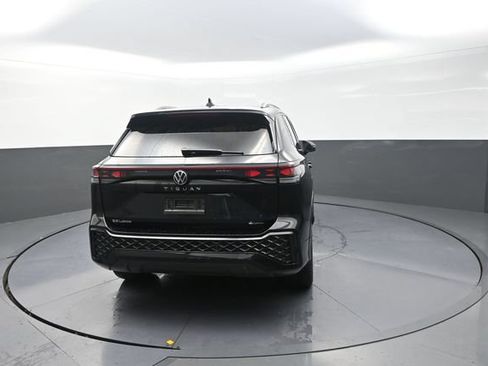 Used 2026 Volkswagen Tiguan SEL R-Line AWD/4WD image 58