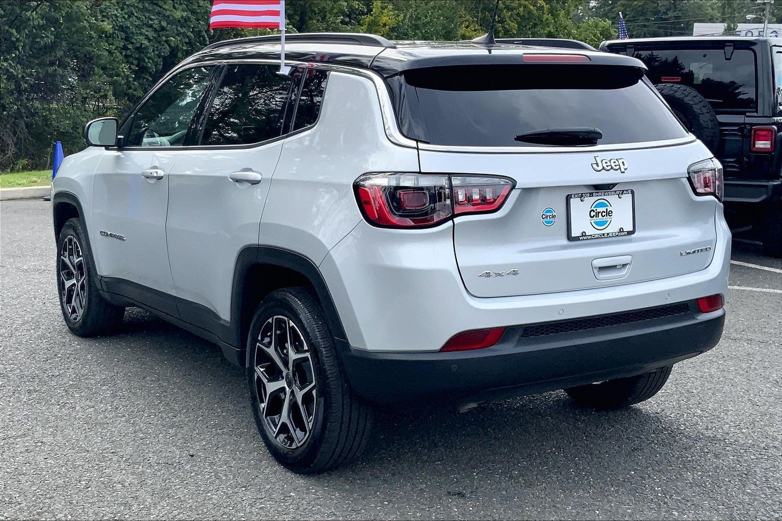 Used 2025 Jeep Compass Limited w/ Sun & Sound Group AWD/4WD image 10