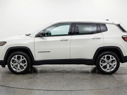 Used 2025 Jeep Compass Latitude image 5
