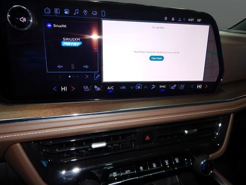Used 2025 Chevrolet Suburban High Country AWD/4WD image 30