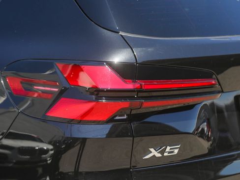 New 2026 BMW X5 xDrive40i AWD/4WD image 7