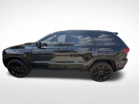 Used 2018 Jeep Grand Cherokee Altitude AWD/4WD image 5