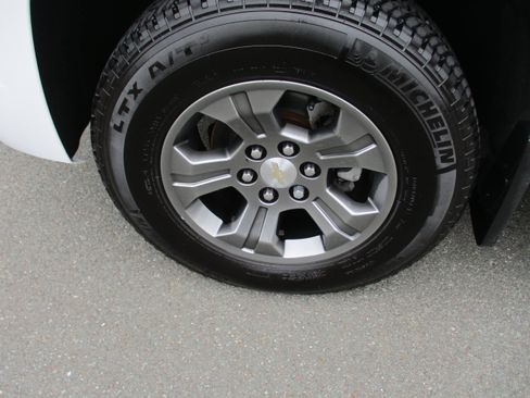 Used 2019 Chevrolet Tahoe LT w/ Off-Road Package AWD/4WD image 9