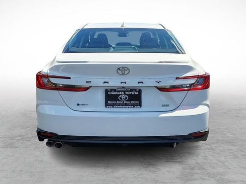 Used 2025 Toyota Camry SE FWD image 5
