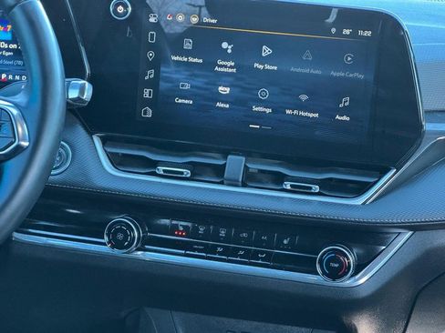 Used 2025 Chevrolet Equinox LT w/ Safety and Technology Package image 13