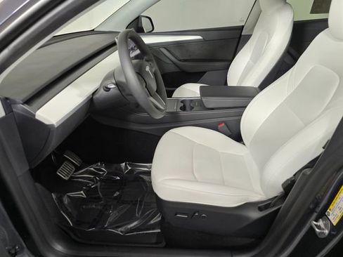 Used 2023 Tesla Model Y Long Range AWD/4WD image 18