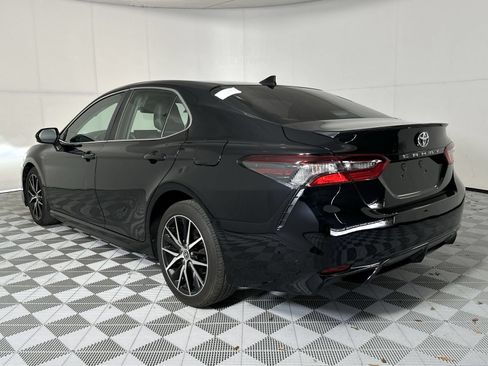 Used 2021 Toyota Camry SE FWD image 6