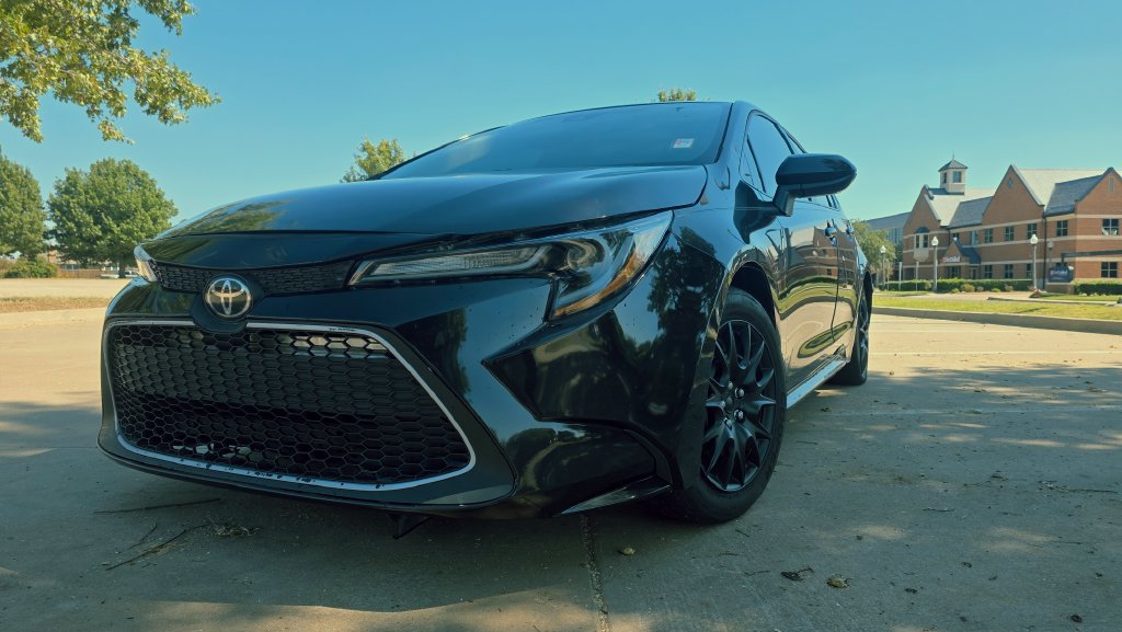 Used 2021 Toyota Corolla LE FWD image 2