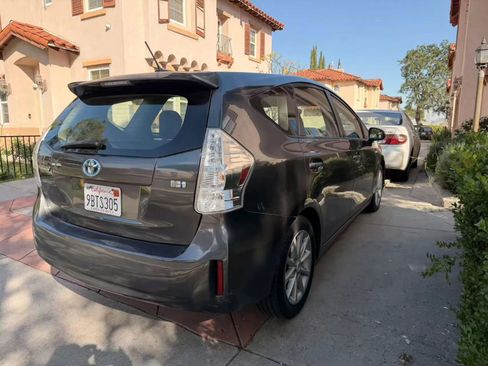 Used 2012 Toyota Prius V Five image 5