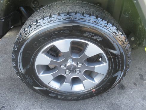 Used 2023 Jeep Wrangler Unlimited Sahara w/ LED Lighting Group AWD/4WD image 7