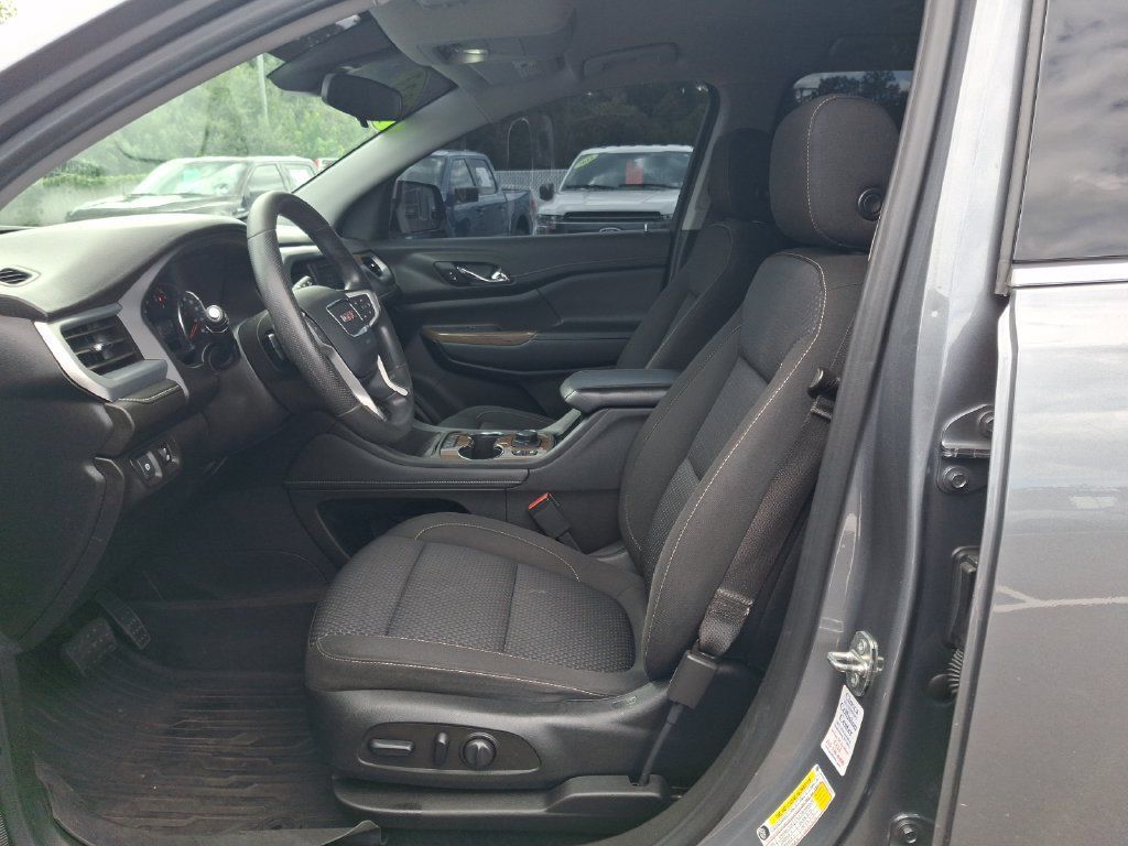 Used 2022 GMC Acadia SLE w/ Driver Convenience Package FWD image 17