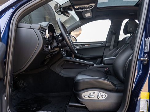 Certified 2025 Porsche Macan image 23