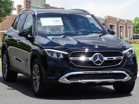 Used 2025 Mercedes-Benz GLC 300 4MATIC image 3