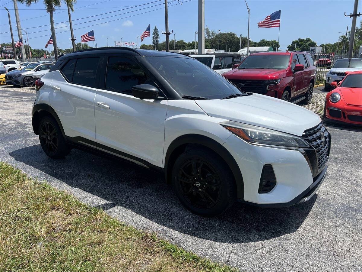 Used 2023 Nissan Kicks SR FWD image 4