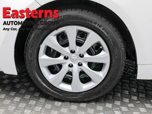 Used 2022 Toyota Corolla LE image 30