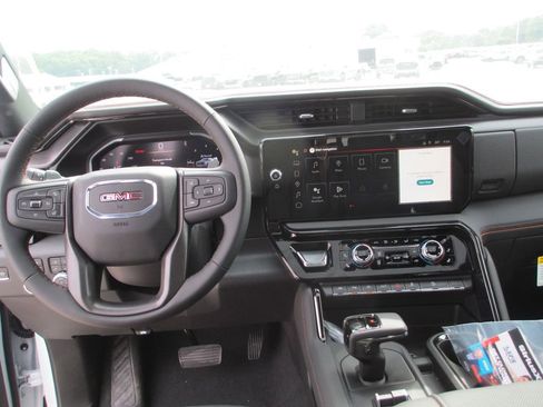 New 2026 GMC Sierra 1500 AT4 w/ AT4 Premium Package AWD/4WD image 17