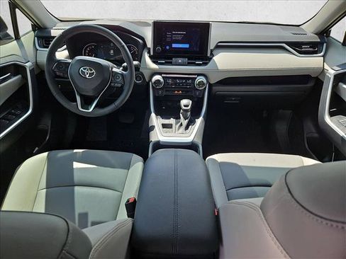 Used 2025 Toyota RAV4 XLE Premium FWD image 18