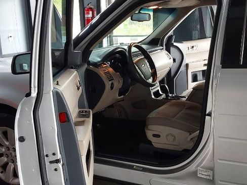 Used 2009 Ford Flex SE FWD image 14