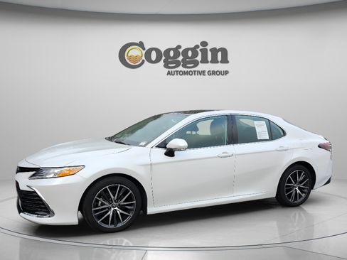 Used 2024 Toyota Camry XLE image 1