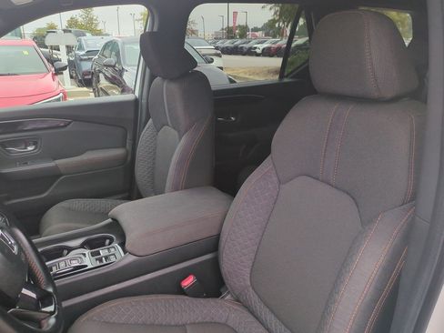 Used 2025 Honda Pilot Sport image 16