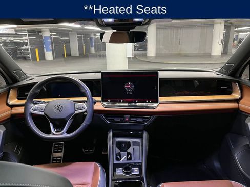 Certified 2025 Volkswagen Tiguan SEL R-Line image 7