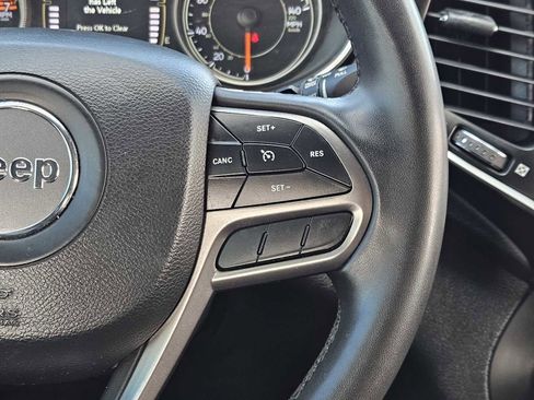Used 2020 Jeep Cherokee Latitude Plus FWD image 28