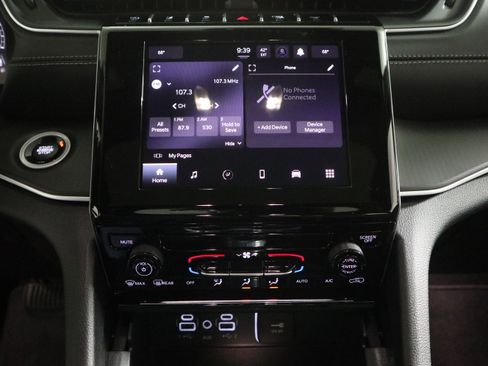 New 2025 Jeep Grand Cherokee L Laredo image 24