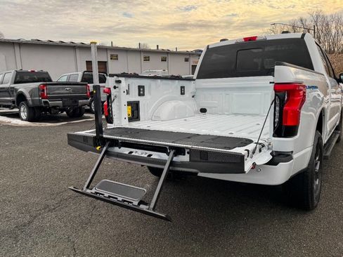 Used 2024 Ford F150 Lightning Lariat image 25