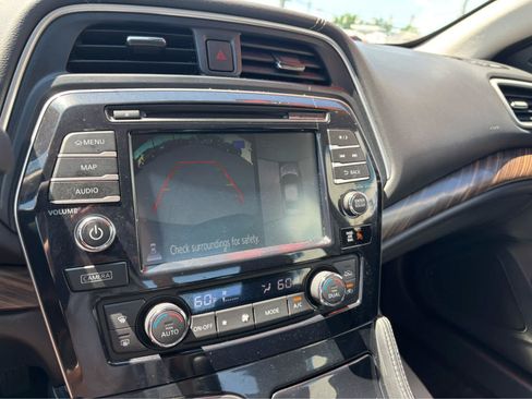 Used 2017 Nissan Maxima Platinum FWD image 11