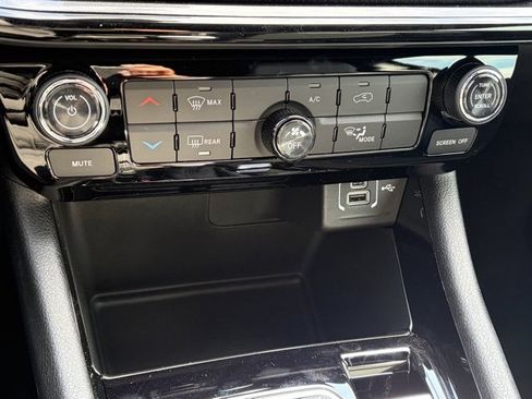 New 2026 Jeep Compass Latitude image 21