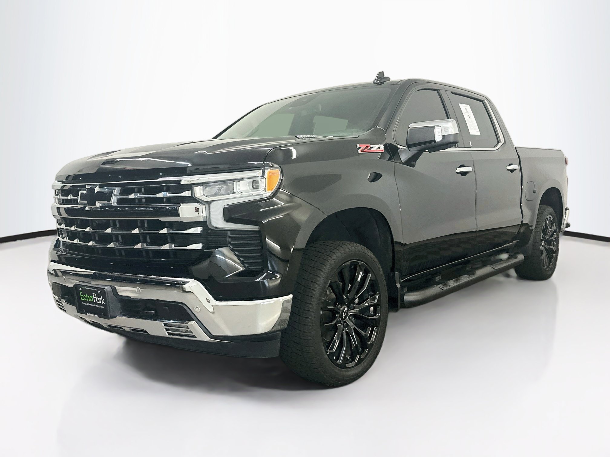 Used 2023 Chevrolet Silverado 1500 LTZ AWD/4WD image 3