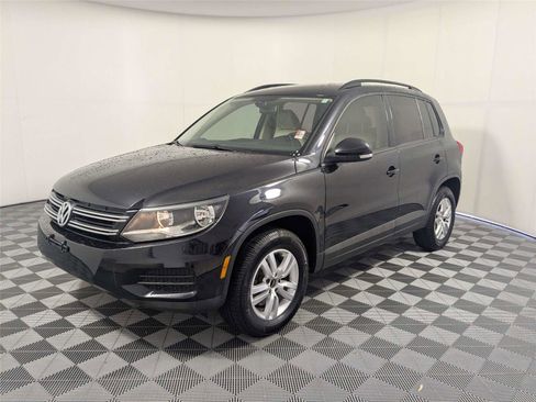 Used 2017 Volkswagen Tiguan S image 2