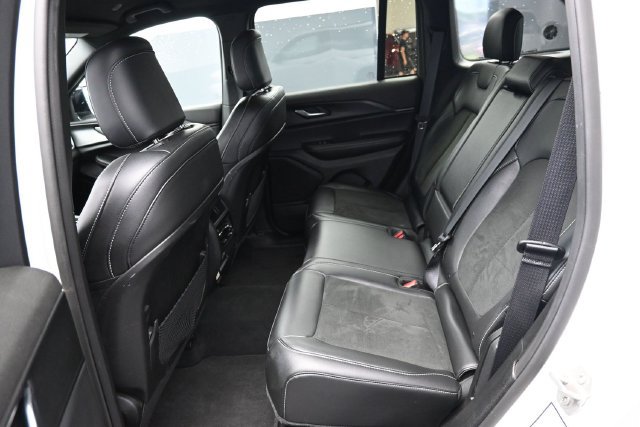 Used 2025 Jeep Grand Cherokee Altitude AWD/4WD image 31