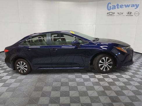 Used 2022 Toyota Corolla LE FWD image 1