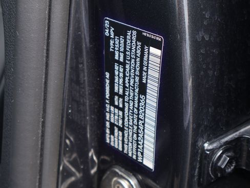 Certified 2023 Porsche Macan AWD/4WD image 31