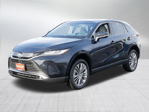 Used 2024 Toyota Venza Limited image 3