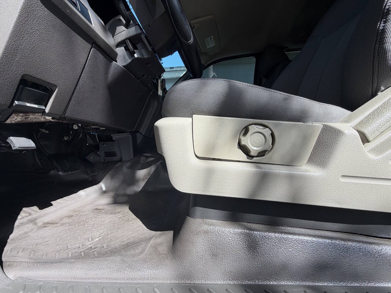 Used 2010 Ford F150 STX RWD image 11