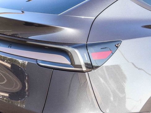 Used 2026 Tesla Model Y 2WD image 8