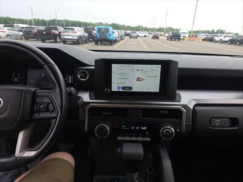 Used 2025 Toyota 4Runner SR5 AWD/4WD image 17