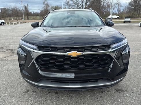 Used 2025 Chevrolet Trax LT FWD image 8