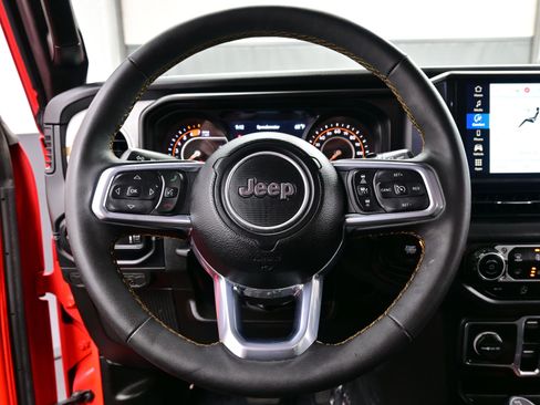 Used 2024 Jeep Wrangler Sahara image 22