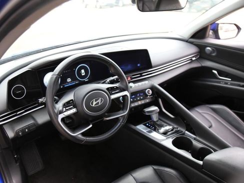 Used 2024 Hyundai Elantra Limited image 19