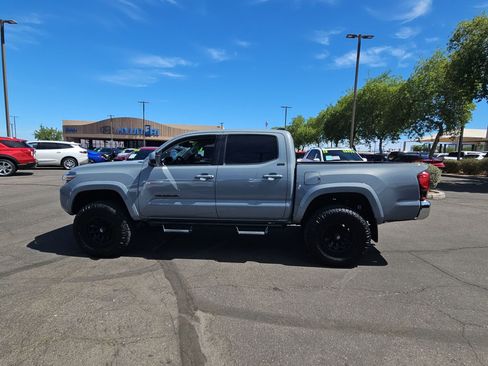 Used 2021 Toyota Tacoma SR5 RWD image 9