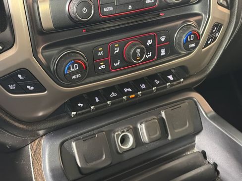 Used 2015 GMC Sierra 2500 Denali w/ Duramax Plus Package AWD/4WD image 21