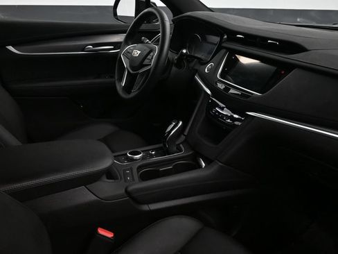 Certified 2025 Cadillac XT5 Luxury FWD image 11