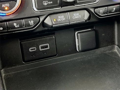 Used 2023 GMC Yukon SLT w/ SLT Premium Package image 21