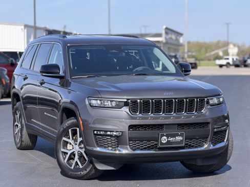 Used 2023 Jeep Grand Cherokee L Limited image 3