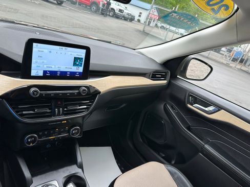 Certified 2021 Ford Escape Titanium w/ Titanium Elite Package image 14