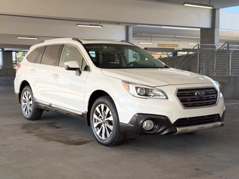 Used 2017 Subaru Outback 2.5i Touring w/ Popular Package #5A AWD/4WD image 3