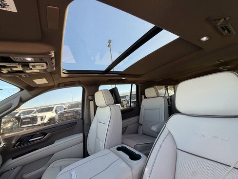 New 2026 GMC Yukon XL Denali w/ Denali Reserve Package image 12